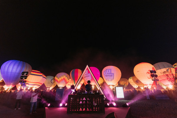 AlUla breaks the record for the World's Largest Hot Air Balloon Glow Show