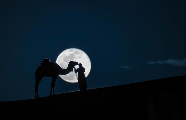 Qatar National Tourism Council Captures Dazzling Pink Supermoon