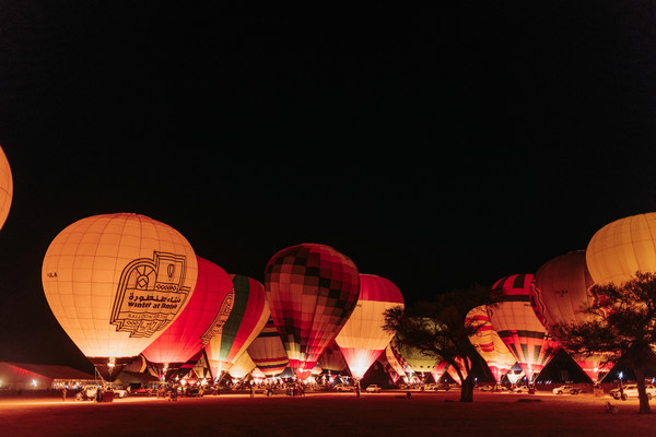 AlUla breaks the record for the World's Largest Hot Air Balloon Glow Show