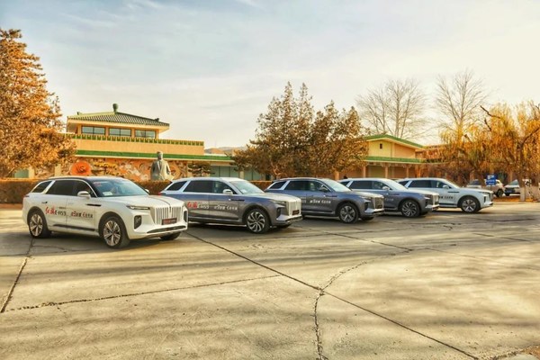 Xinhua Silk Road: China's iconic sedan brand wraps up "Hongqi Journey" with co-op agreement inked in Gansu with Dunhuang Academy