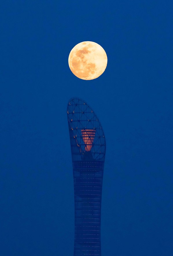 Qatar National Tourism Council Captures Dazzling Pink Supermoon