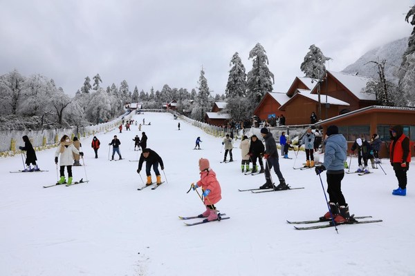 Mount Emei of China: 23rd Mount Emei Ice, Snow and Hot Spring Festival Starts