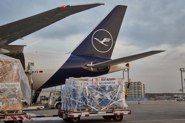 DB Schenker and Lufthansa Cargo launch regular CO2-neutral freight connection from Europe to China