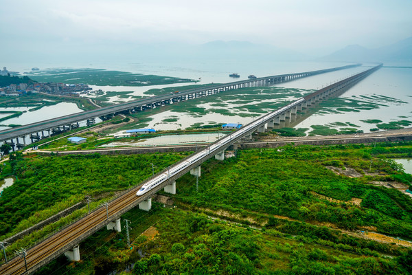 CRRC High-Speed EMU Maximizes Mobility for Hundreds of Millions of Travelers During China National Day Holiday