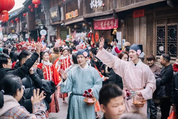 In east China's Taizhou City, Spring Festival festivities are in full swing