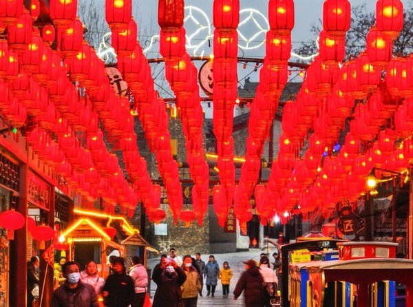 Xinhua Silk Road: Colored lanterns decorated in Zaozhuang, E.China Shandong to celebrate the Lantern Festival