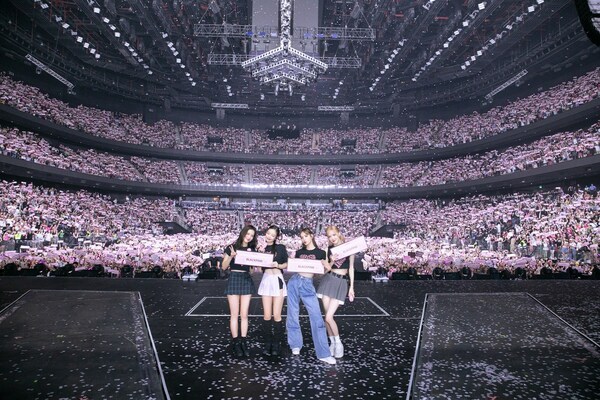 BLACKPINK WORLD TOUR [BORN PINK] MACAU HELD IN GALAXY ARENA SUCCESSFULLY show their ENERGETIC dance and music to over 20 thousand music lovers