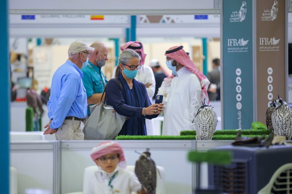 Saudi Falcons Club : Local and International Falconers ignite the expectations of the Largest International Falcon Auction in the World