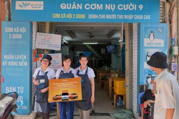 Lalamove Vietnam accompanies the Lotus Foundation to bring "Happy & Smile Rice Restaurant" to thousands of disadvantaged people and driver partners.