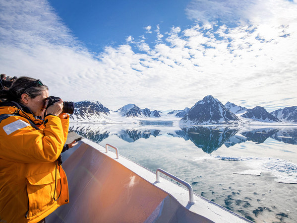 QUARK EXPEDITIONS ANNOUNCES NEW SPITSBERGEN PHOTOGRAPHY VOYAGE FEATURING AWARD-WINNING PHOTOGRAPHER CHRIS LINDER