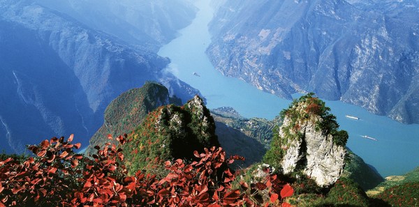 Traveling along the Yangtze River in Hubei