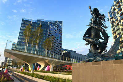 25 Giant Water Droplets Appear on The Tide on Greenwich Peninsula - London's First Riverside Cultural Linear Park