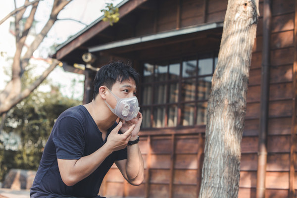 An Taiwanese Hearing-impaired Actor, Easton Dong Calls Out the "Listen Love" Project, to Raise Concerns for Hearing-impaired Students during the Covid-19 Pandemic.