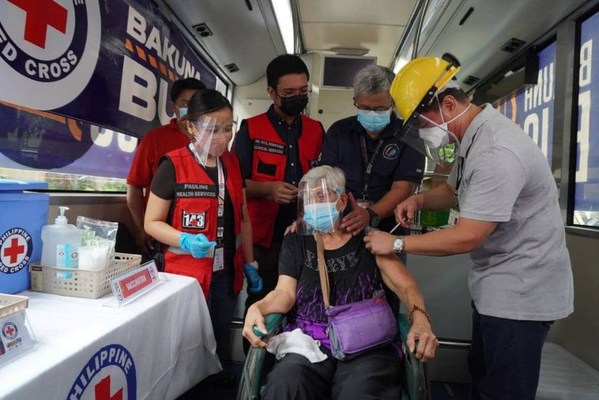 P&G partners with Philippine Red Cross for COVID-19 Bakuna Buses in CALABARZON