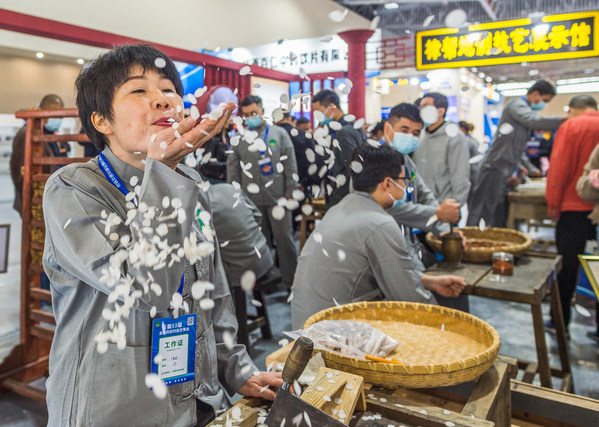 Xinhua Silk Road: Cloud + offline fair injects new vitality into National TCM Materials & Pharmaceuticals Trade Fair