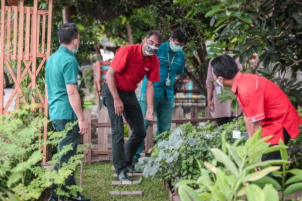 PT Anugerah Pharmindo Lestari (APL) Won 'Community Initiative' Award and 'Outstanding Leader in Asia' Title for Its President Director at the Asia Corporate Excellence & Sustainability Awards 2021