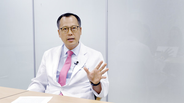 Prof. Cho, head of the lung cancer center at Yonsei Cancer Hospital, "J INTS BIO's new oral administration 4th generation EGFR TKI 'JIN-A02' expected to be a game changer"