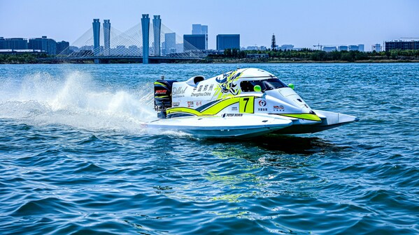 "Fast and Furious" Staged at Longhu Lake in Zhengzhou, Composing a Thrilling Melody Between the F1H2O and the City