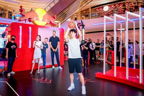 Yi Jianlian leads the TCP Group Red Bull Niu Ren Challenge Pop-up Event in Shanghai