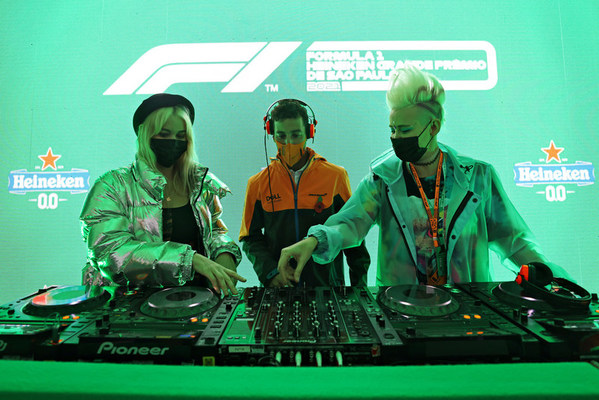 DJ duo NERVO and Heineken® to take off with a unique hot air balloon performance to celebrate the return of F1® to Brazil