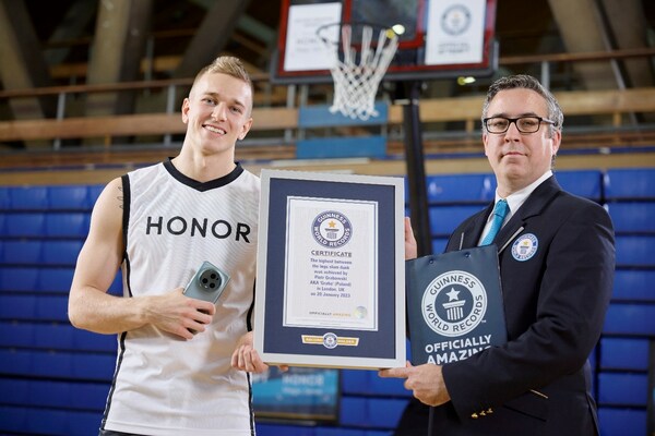 HONOR partners with Guinness World Records for a record-breaking moment captured on the HONOR Magic5 Pro