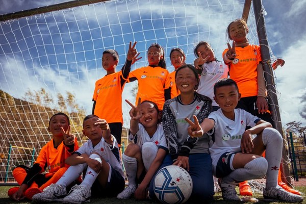 Going for Glory with Yili's Iconic Football Dream Team