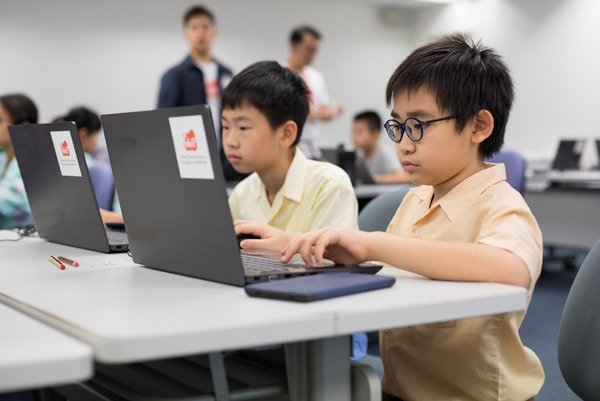 Hong Kong Innovation Foundation and Sino Group Join Hands to Launch 'One Laptop' Programme to Provide Educational Support for Children from Less-resourced Families