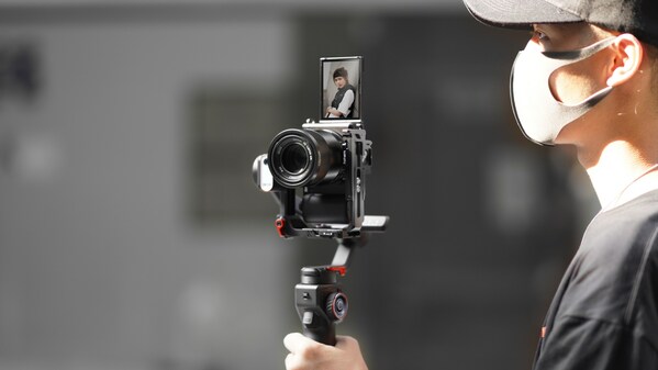 HOHEM iSteady MT2-A 4-In-1 Camera Stabilizer with Magnetic AI Tracking and RGB Fill Light