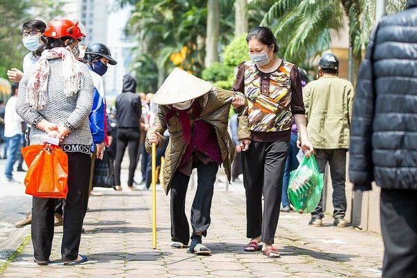 Apec Group Project "Zero Cost Happy Supermarket" Dispenses Hope to Vietnam's Poor