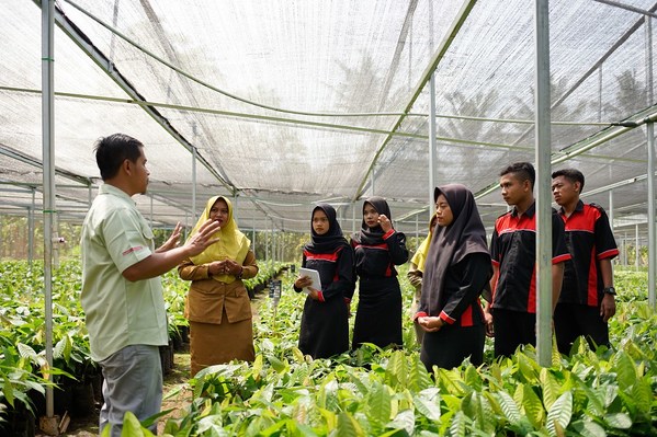 Barry Callebaut and Deloitte collaborate to accelerate support for cocoa farming communities in Indonesia