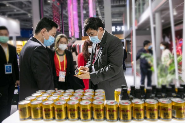 Marking the 45th Anniversary of Sino-Thailand Diplomatic Relationship, His Excellency The Ambassador of the Kingdom of Thailand in China visits TCP Red Bull's global "House of Brands' Booth at the 2020 CIIE.