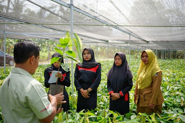 Barry Callebaut and Deloitte collaborate to accelerate support for cocoa farming communities in Indonesia