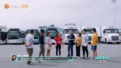 International Apprentices in "The Day I Ran China" Blown away by China's 5G Smart Bus Transit Technology