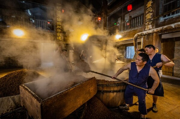 Exploring the Chinese Liquor Capital, "Foreigner's View of Yanghe" Photography Project Concluded in Suqian