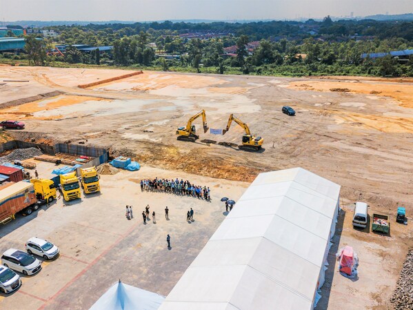 Barry Callebaut and Maersk enter into a long-term partnership with groundbreaking of new cocoa bean warehouse in Malaysia