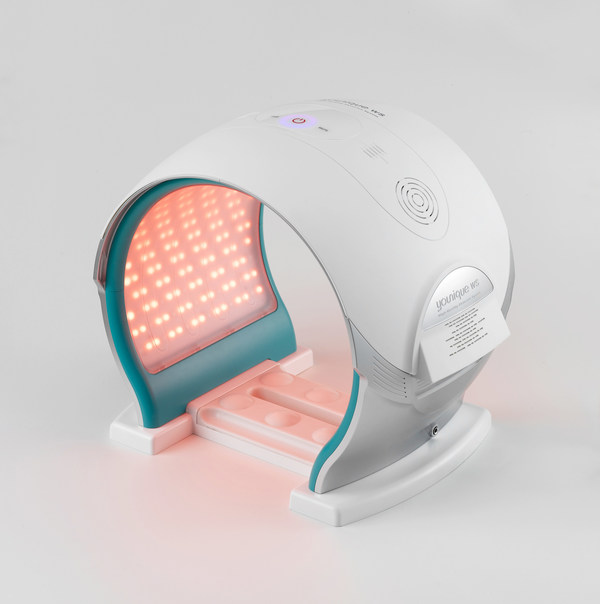 DOS Int'l Korea debuts new LED mask at Cosmoprof Asia Digital Week