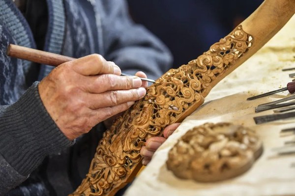 Craftsmanship spirit keeps centuries-old traditional crafts in E China's Jining vibrant