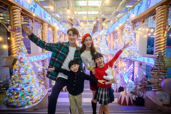 Harbour City Shopping Mall in Hong Kong resumes large-scale outdoor Christmas Decoration and Promotions to celebrate with everyone around the world