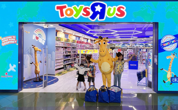 Geoffrey the Giraffe brings joy to Hong Kong children and a toy shopping spree at Toys"R"Us during World Tour visit