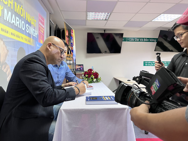 Global Financial Expert, Mario Singh, Launched Two of His Best-Selling Books in Vietnamese