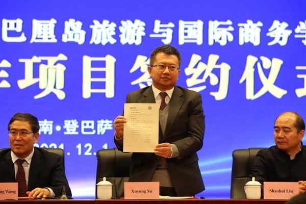 The signing ceremony of the cooperation project between Jinan Vocational College and IPB International took place