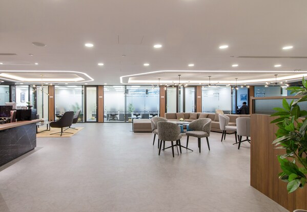 Compass Offices' Newly Renovated Business Centre at the Refurbished Singapore Land Tower - Panoramic views of Marina Bay Sands