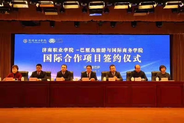 The signing ceremony of the cooperation project between Jinan Vocational College and IPB International took place