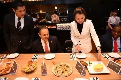 Yum China Welcomes Kentucky Governor and Delegation to China