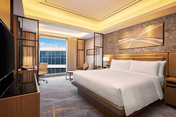 Opening of Hilton Manila Heralds Entry of Flagship Brand into the Philippines