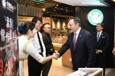 Yum China Welcomes Kentucky Governor and Delegation to China