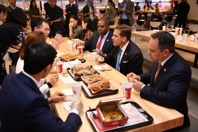 Yum China Welcomes Kentucky Governor and Delegation to China