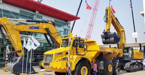 XCMG continues on the path to success in Southeast Asia, highlighting upmarket mining equipment and celebrating shovel industry heroes in Indonesia