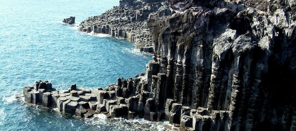 Research by Agoda shows that travelers are looking for "nature and scenery" which can be found in Jeju Island -- a great destination, even in winter