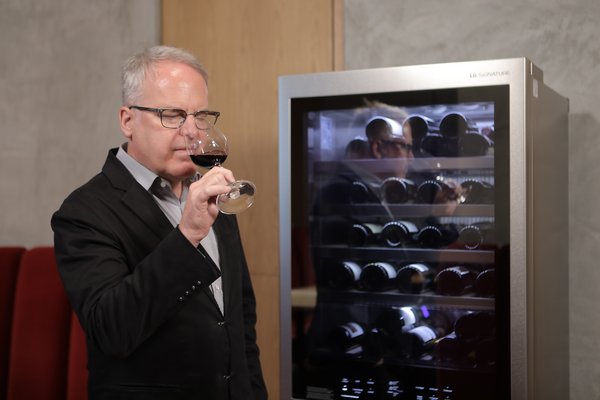 LG SIGNATURE and Acclaimed Wine Critic, James Suckling, Present the Art of Enjoying Wine